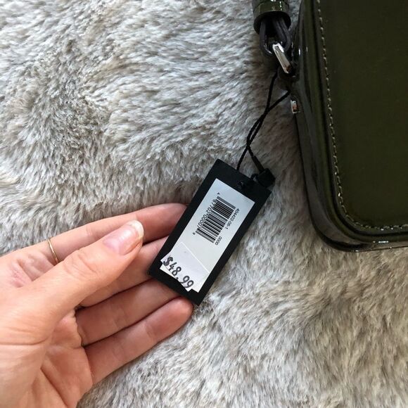 NWT- olive green purse - Picture 3 of 3